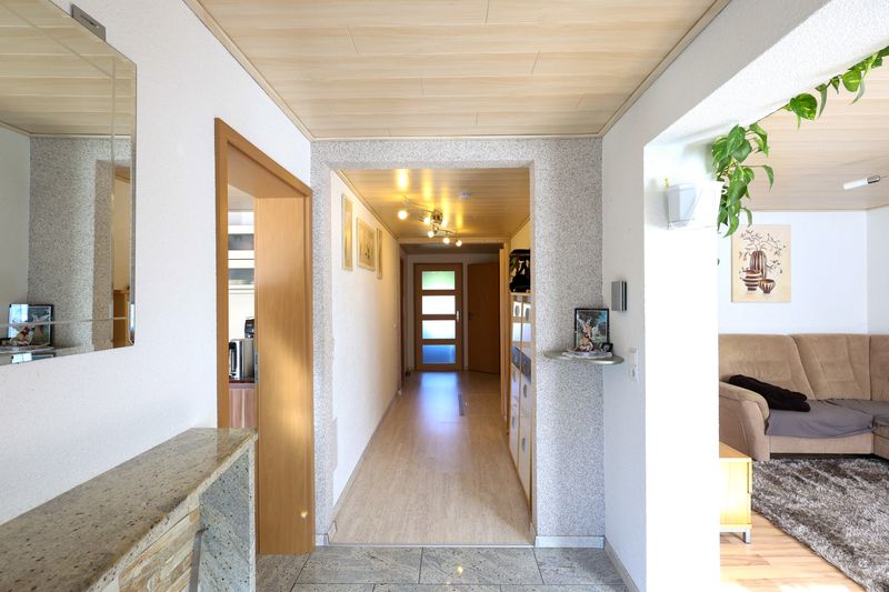 Talheim / TUT : Komplett saniertes, sonniges  3 - Familienhaus mit Garage, Garten, Terrasse u. v. m.